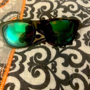 Costa Del Mar Cheeca Polarized sunglasses, Matte Tortoise Shadow Frame, EUC